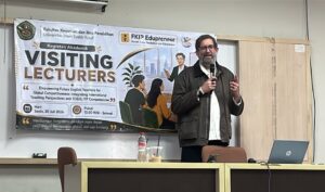 FKIP UNIS Gelar Visiting Lecturer Bahas TOEFL ITP dan Pendidikan Global