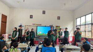 Stop Bullying ! Mahasiswa Universitas Yatsi Madani Edukasi Siswa SDN Curug Sangereng