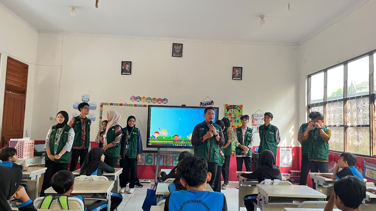 Stop Bullying ! Mahasiswa Universitas Yatsi Madani Edukasi Siswa SDN Curug Sangereng