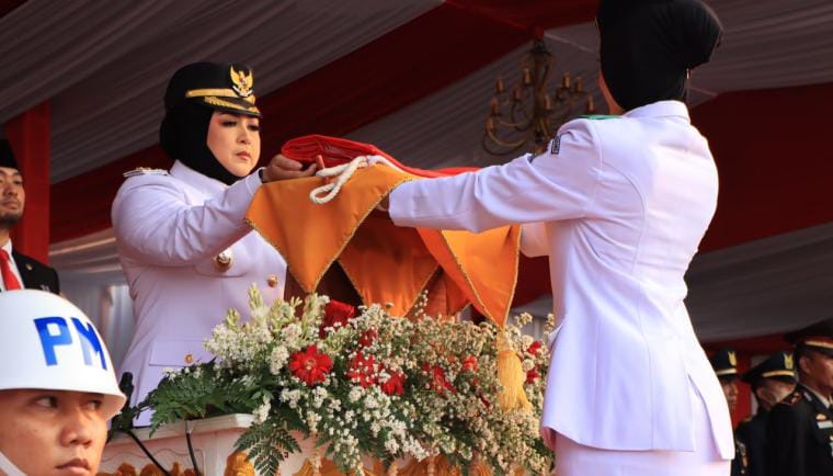 Wabup Tangerang Intan Nurul Hikmah Tutup Upacara Penurunan Bendera HUT-81 RI